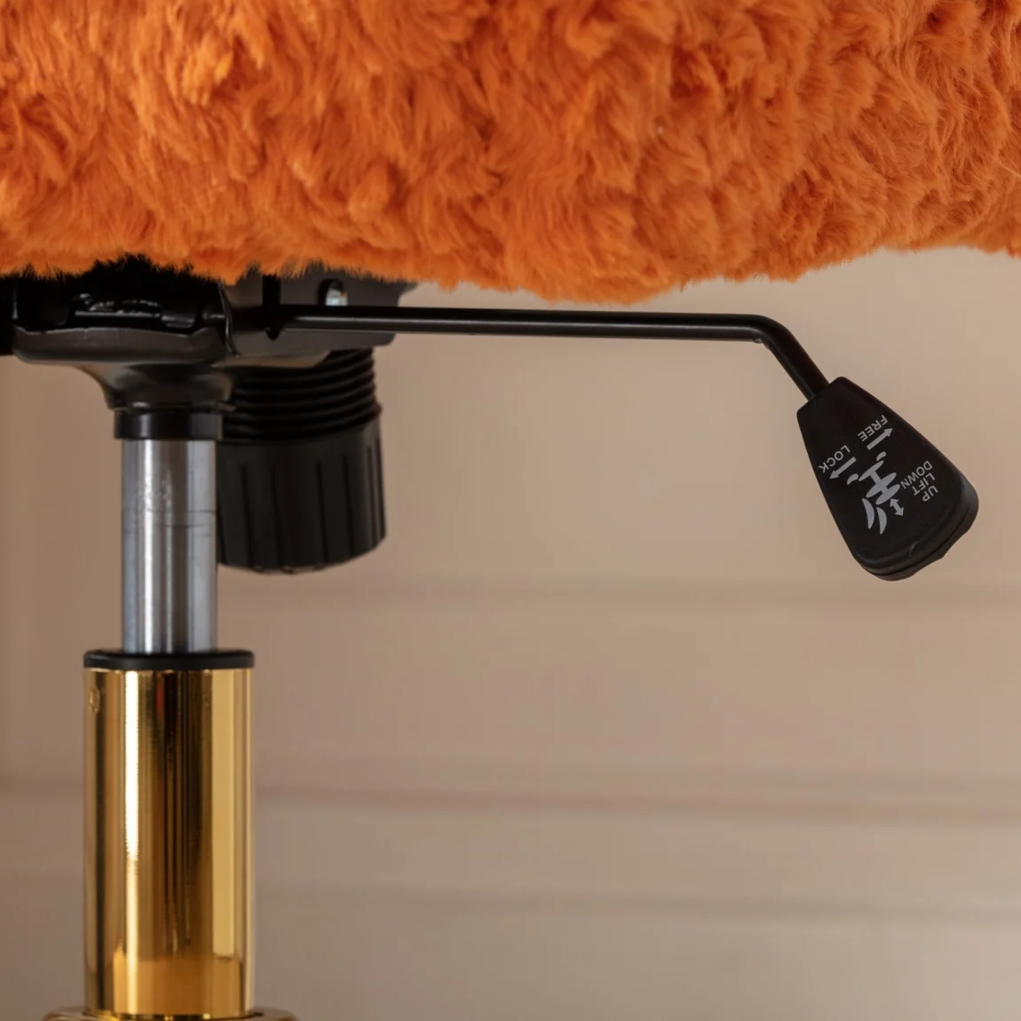 Furniture Office Chair,  Artificial Rabbit Hair Makeup Vanity Chair Chair, 360 Comfy Swivel Armchair with Wheels, Modern Height Adjustable Cute Vanity Chair for Living Room Small Spaces Pink